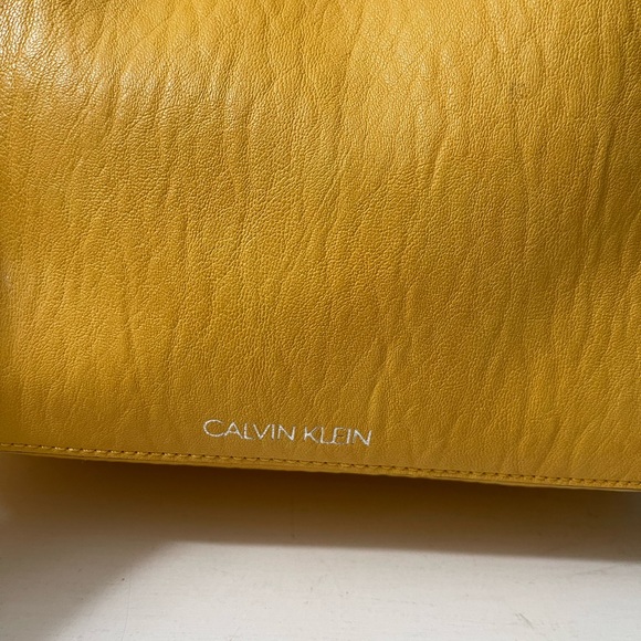 Calvin Klein yellow bucket bag - Picture 3 of 10